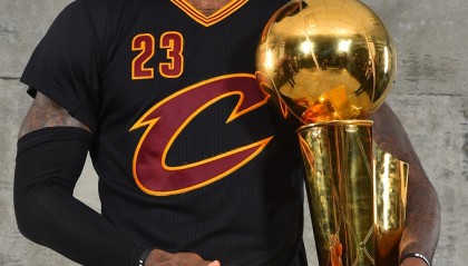 弗莱透露詹姆斯完整保存2016年总决赛抢七全套战靴装备