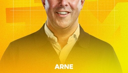 三战全胜领跑！官方：利物浦主帅斯洛特当选英超8月最佳教练